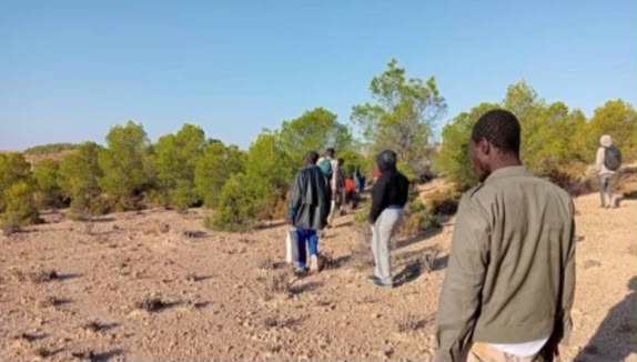 مأساة إنسانية في قلب الصحراء.. العطش يودي بحياة 49 شخصاً على الحدود بين النيجر ومالي والجزائر