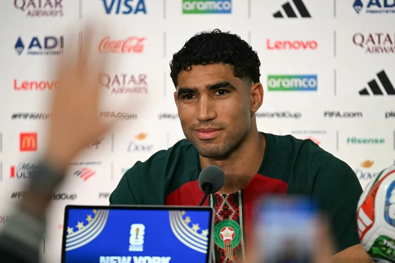 حكيمي: غياب أكرد والزلزولي مؤلم وكأس العالم لا يعترف بالمرشحين.